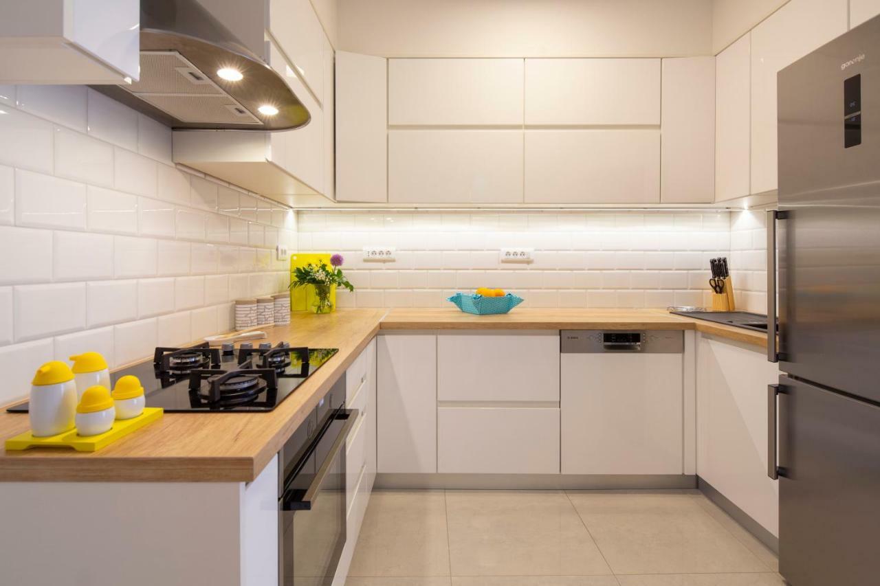 Apartman Pjero 3+2 Макарска Екстериор снимка