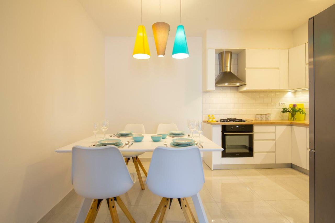 Apartman Pjero 3+2 Макарска Екстериор снимка