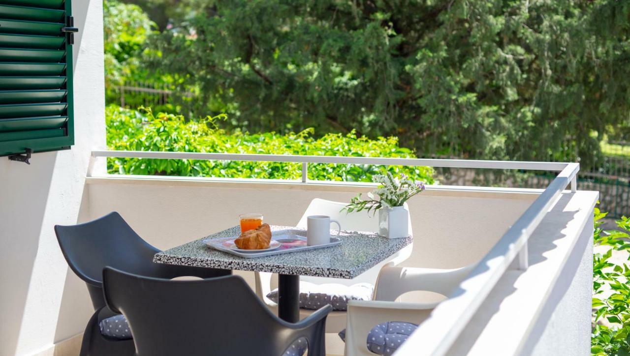 Apartman Pjero 3+2 Макарска Екстериор снимка